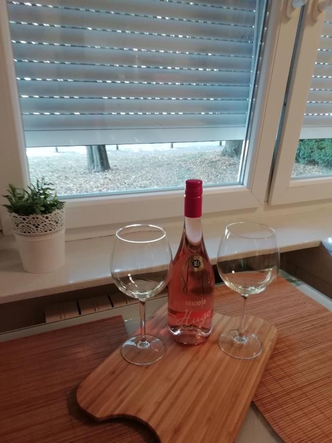Sarmantni Apartman Malecka Zagreb Buitenkant foto